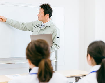 ホワイトボードを使ったCPDS講習の研修風景