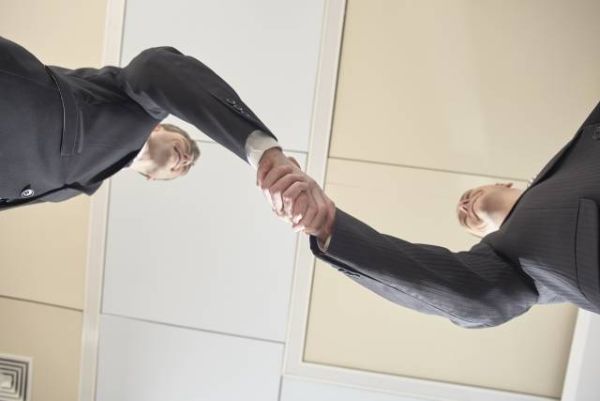 ドローンと操作用コントローラー